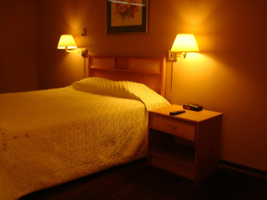 Blue Bird Hotel Melfort Extérieur photo
